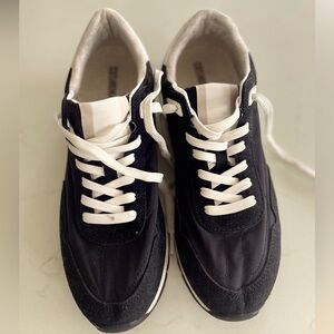 Black Cushionaire  sneakers size 8M